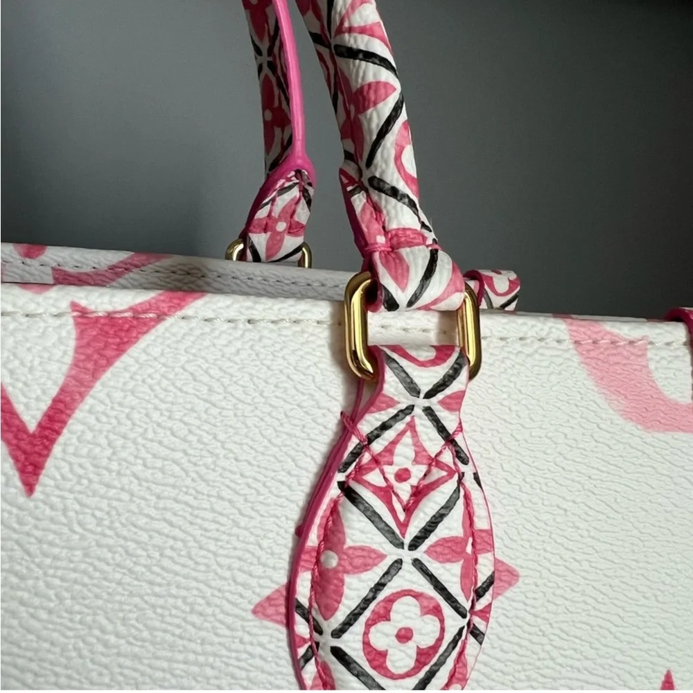 NEW Authentic Louis Vuitton Monogram Giant By The Pool 2.0 On The Go PM Pink Bag - Picture 8 of 13